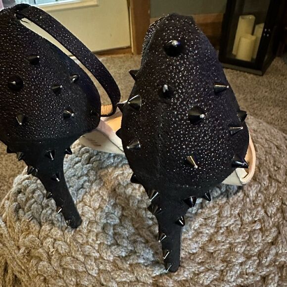 BCBG black and tan spike heel two-tone ankle strap heels size 7 - Picture 4 of 8